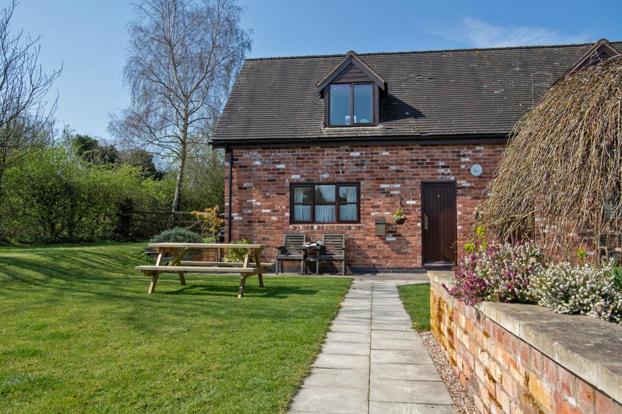 Charlie'S Cottage With Alpacas And 7Mins Drive To Alton Towers Denstone Exteriör bild