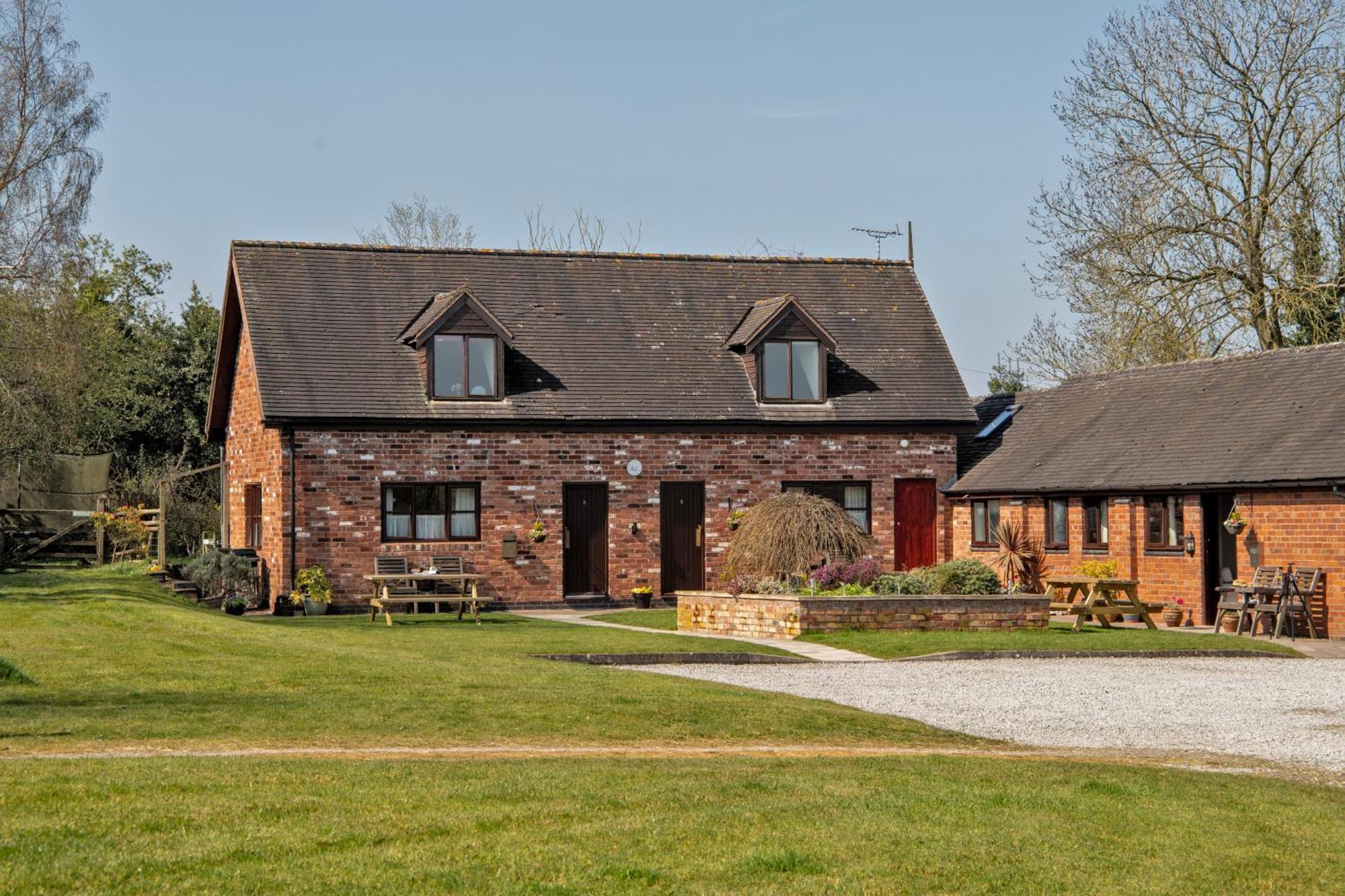 Charlie'S Cottage With Alpacas And 7Mins Drive To Alton Towers Denstone Exteriör bild