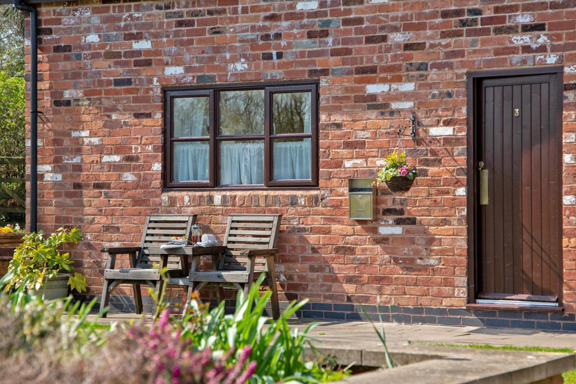 Charlie'S Cottage With Alpacas And 7Mins Drive To Alton Towers Denstone Exteriör bild