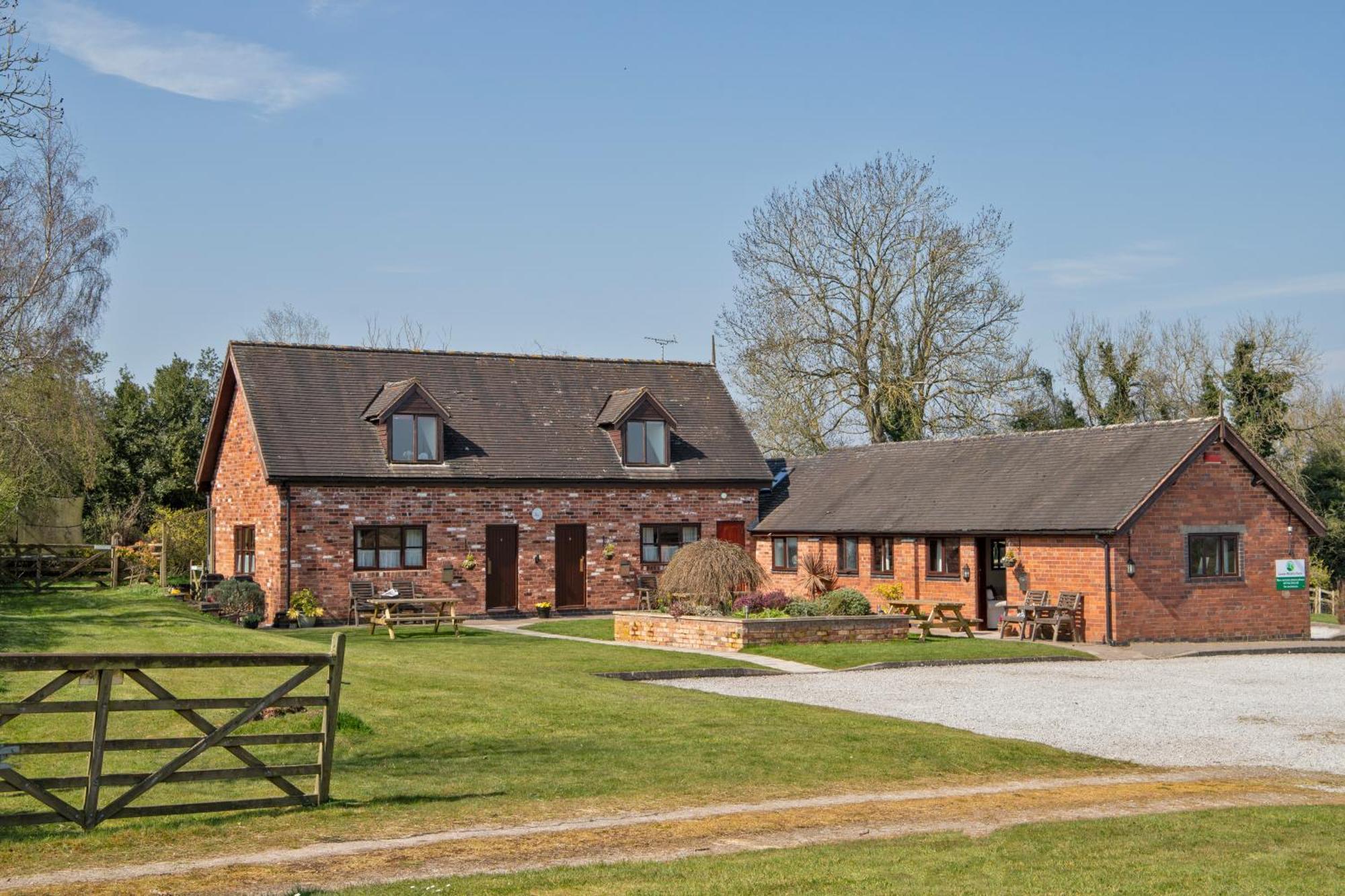 Charlie'S Cottage With Alpacas And 7Mins Drive To Alton Towers Denstone Exteriör bild